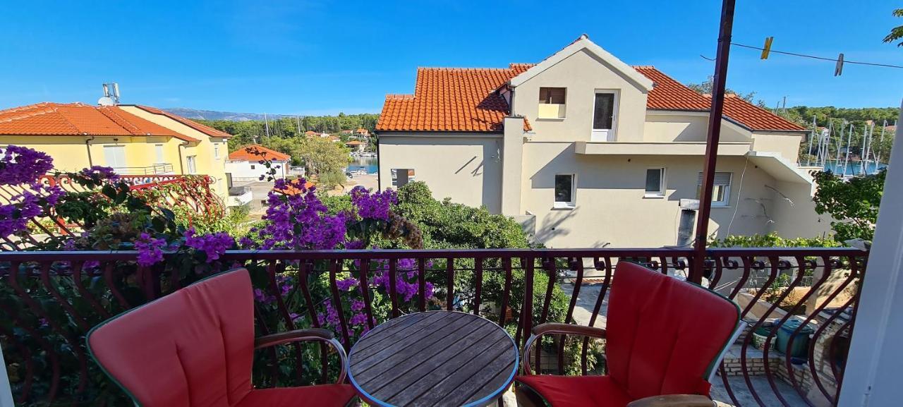 Rooms Ante Vrboska Buitenkant foto