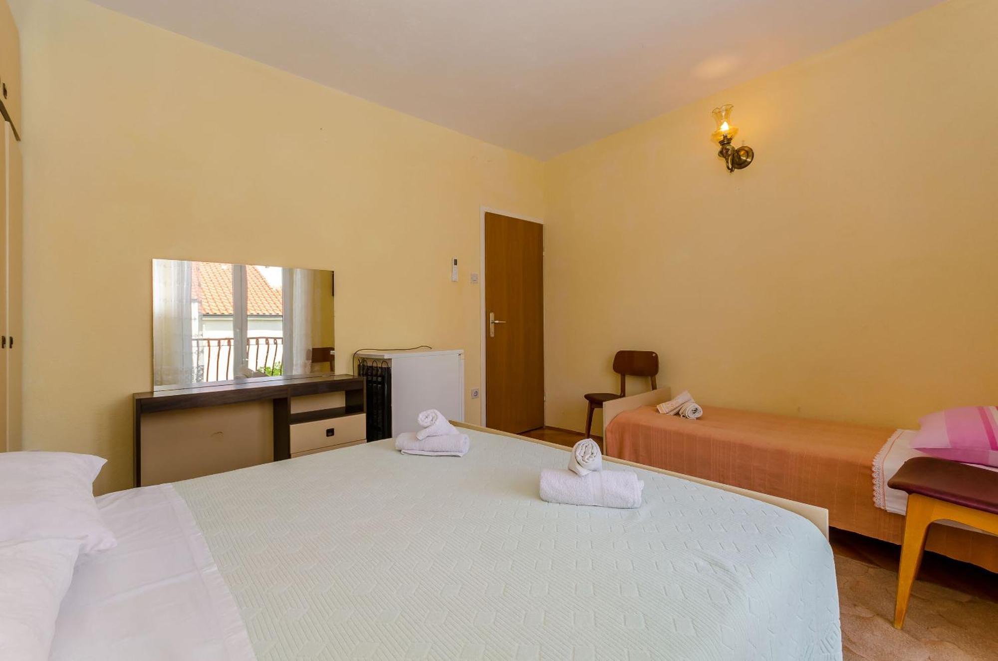 Rooms Ante Vrboska Buitenkant foto