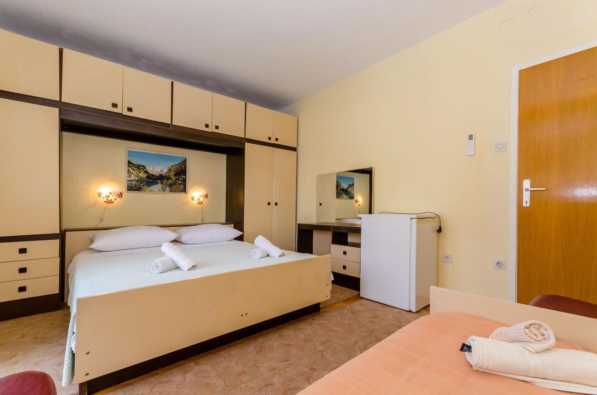 Rooms Ante Vrboska Buitenkant foto